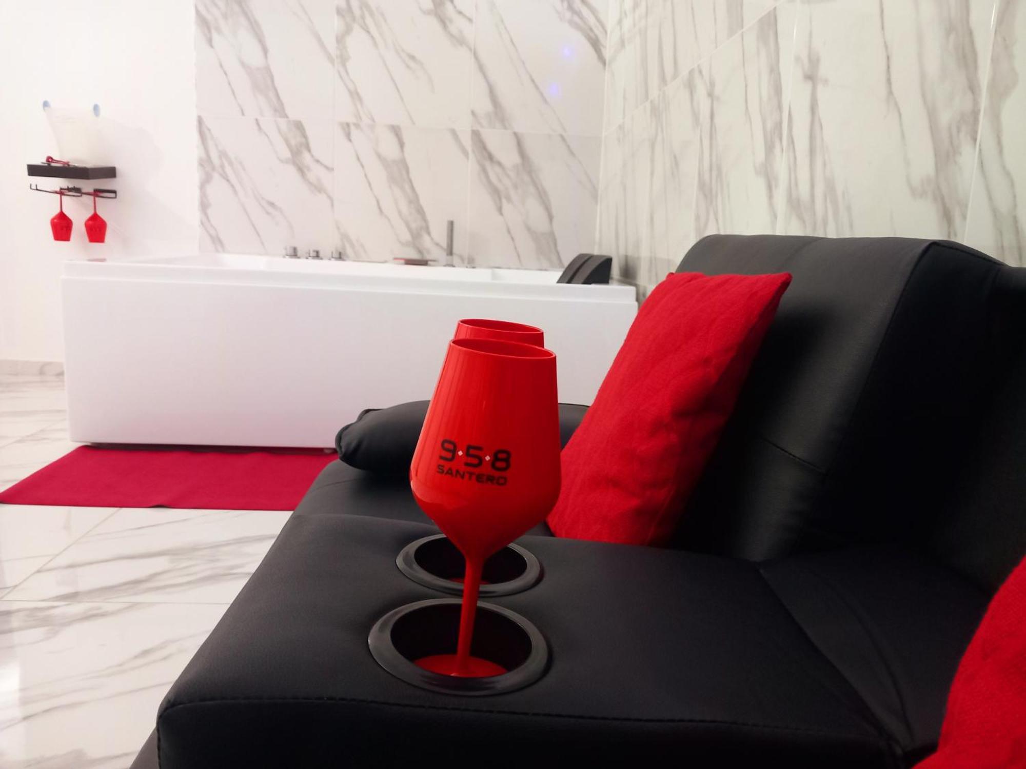 Jacuzzi Suite King Marsala Bagian luar foto