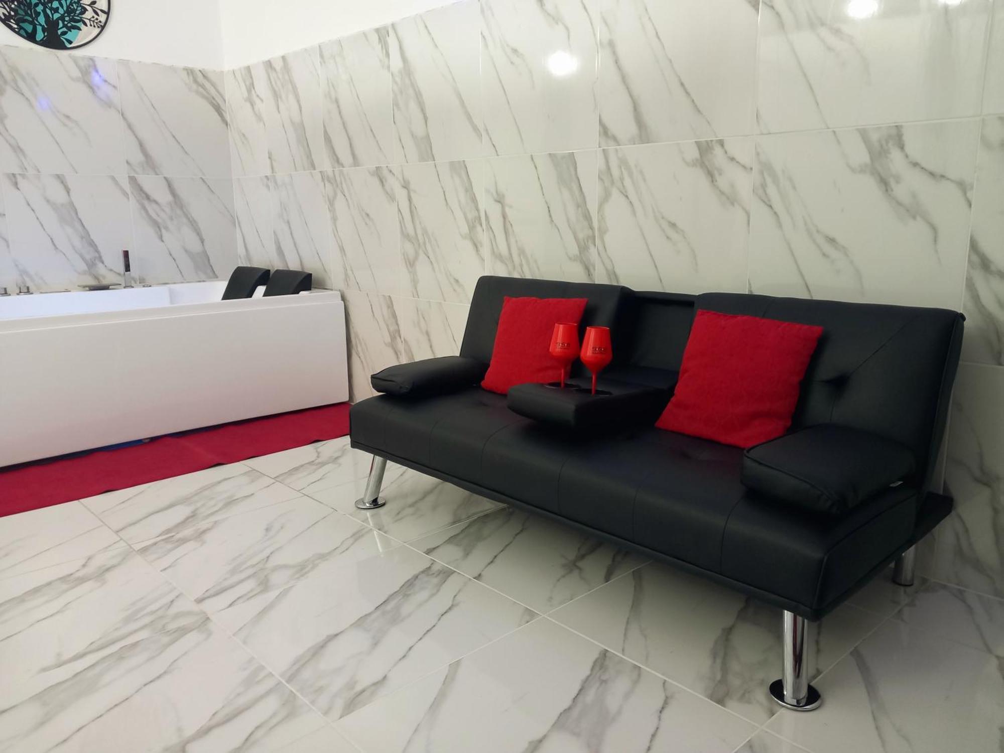 Jacuzzi Suite King Marsala Bagian luar foto